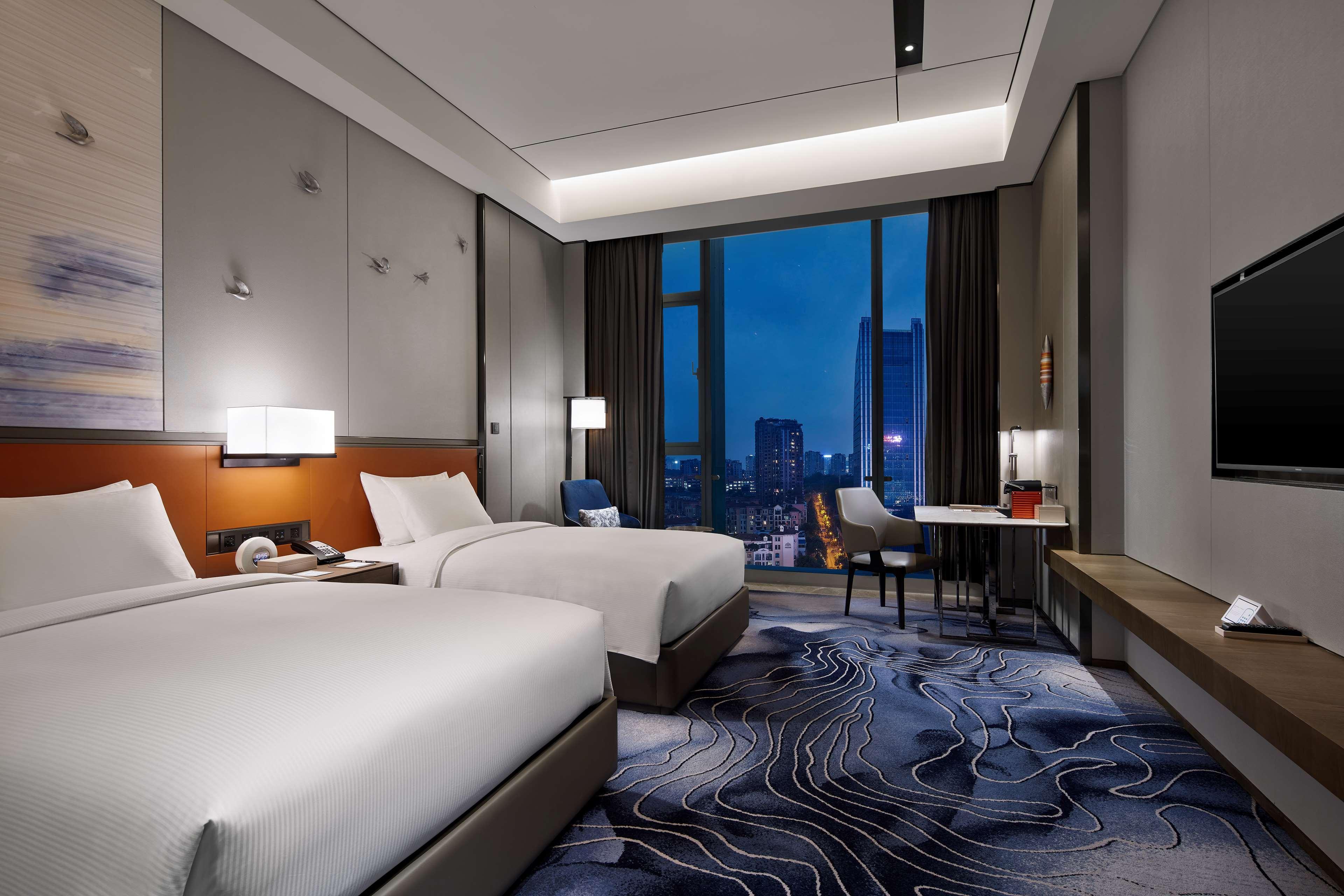 Hilton Guiyang Hotel Гуейян Екстериор снимка